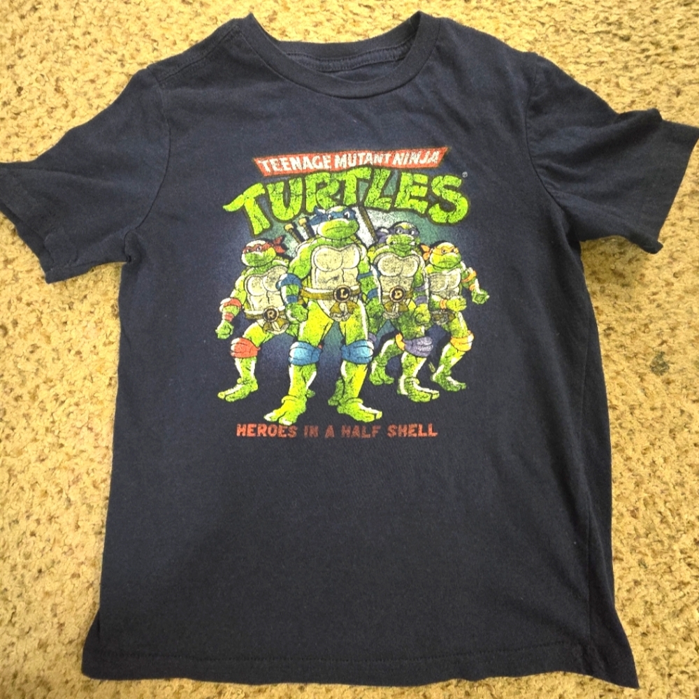 Boys t shirt S (6-7)